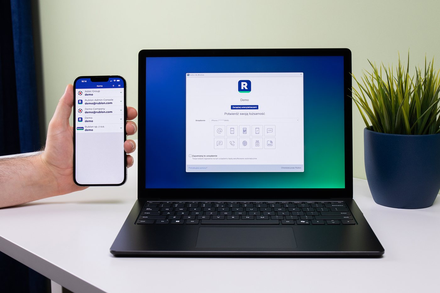 Ekran Rublon Prompt i aplikacja Rublon Authenticator